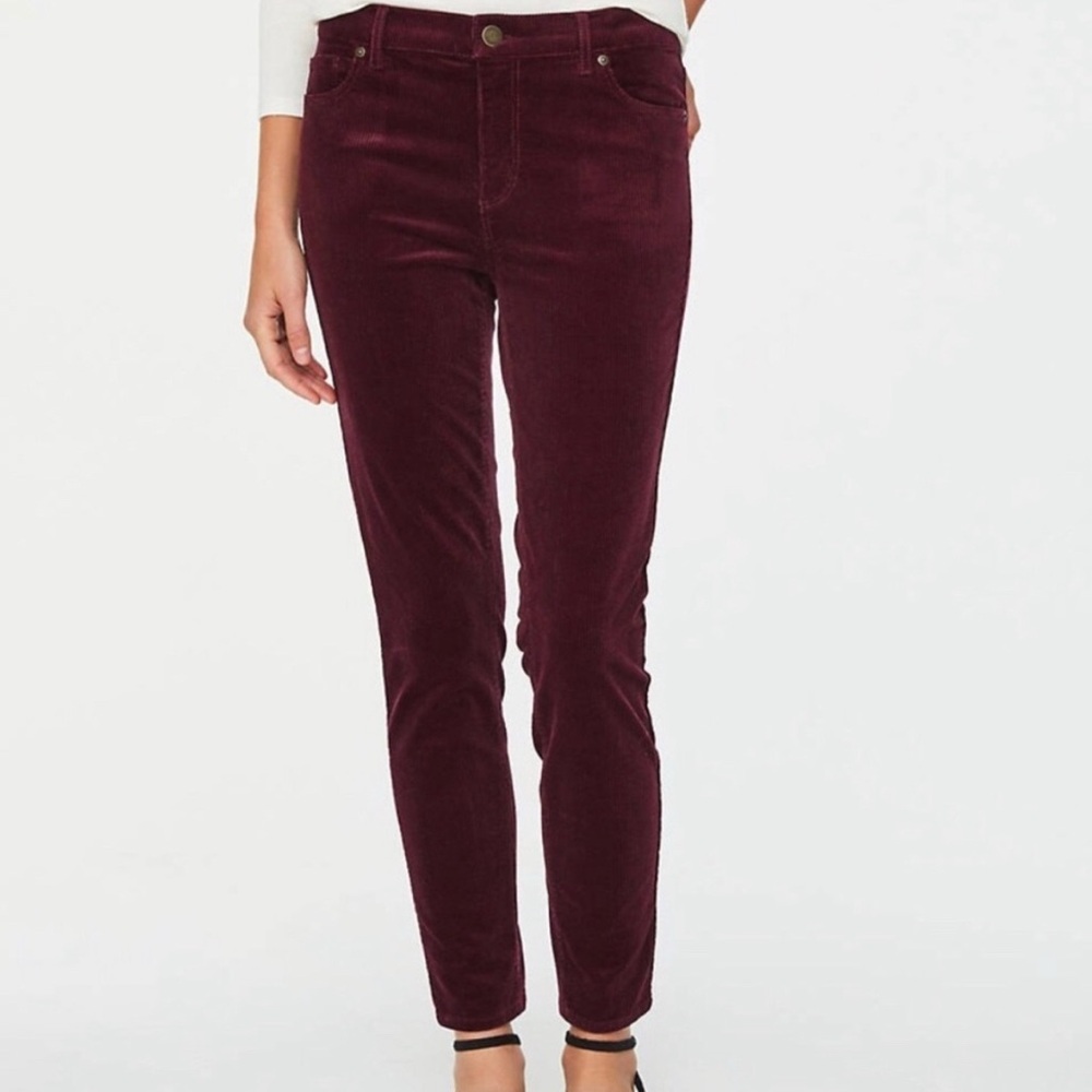 Loft curvy, skinny corduroy pants size 28 plum color